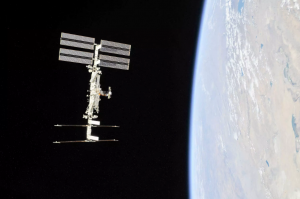 Για απόλυτη καταστροφή μέσα σε μόλις 2,8 ημέρες προειδοποιούν επιστήμονες: Σε κίνδυνο η πρόσβαση της ανθρωπότητας στο Διάστημα