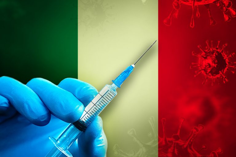 «Σταματούσαν τις έρευνες θανάτων μετά από εμβόλια»: Έγγραφα «χείμαρρος» κατά του ιταλικού ΕΟΦ