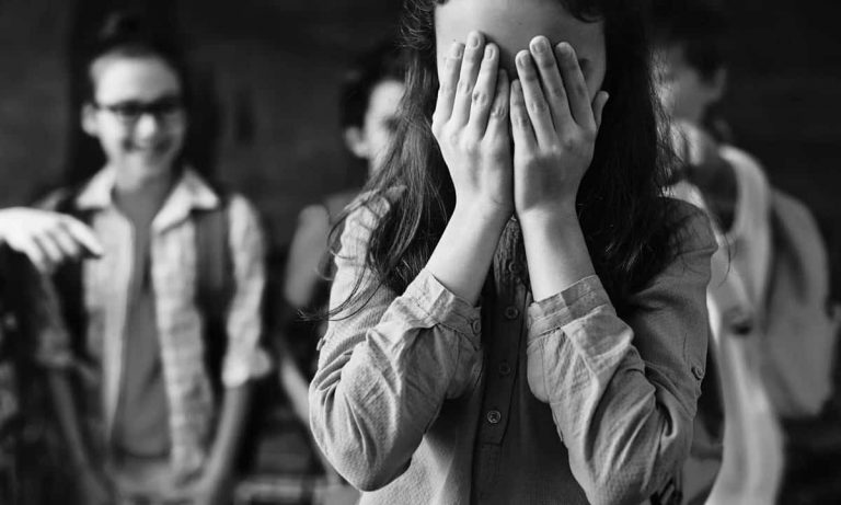 Μάστιγα γίνεται η βία μεταξύ ανηλίκων: Μαθήτρια ξυλοκόπησε μέχρι λιποθυμίας 16χρονη