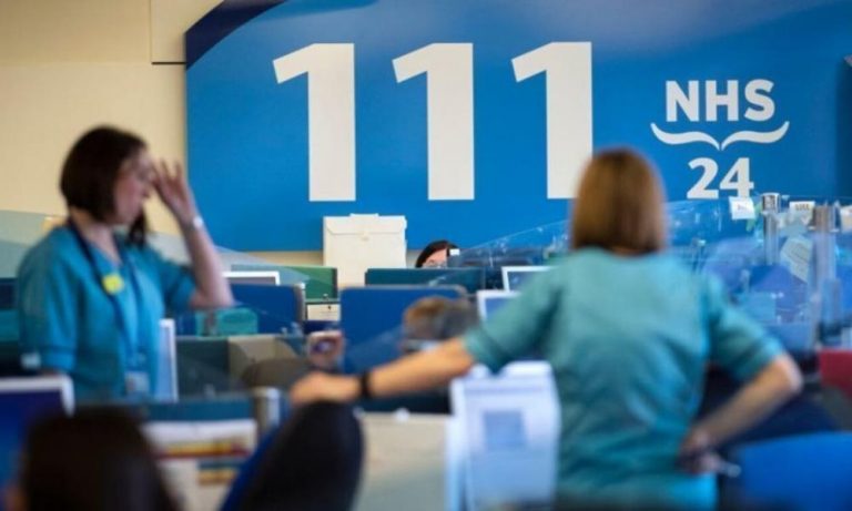 Βρετανία: Ανησυχία για την παραλλαγή «Αρκτούρος» – Ζητούν να επιστρέψουν οι μάσκες στα ΜΜΜ