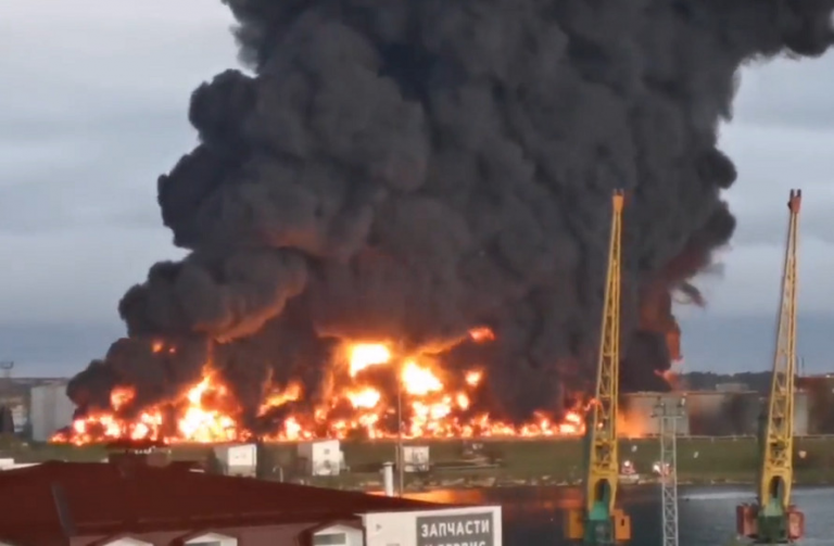 Πόλεμος στην Ουκρανία: Φωτιά σε δεξαμενή καυσίμων στην Κριμαία