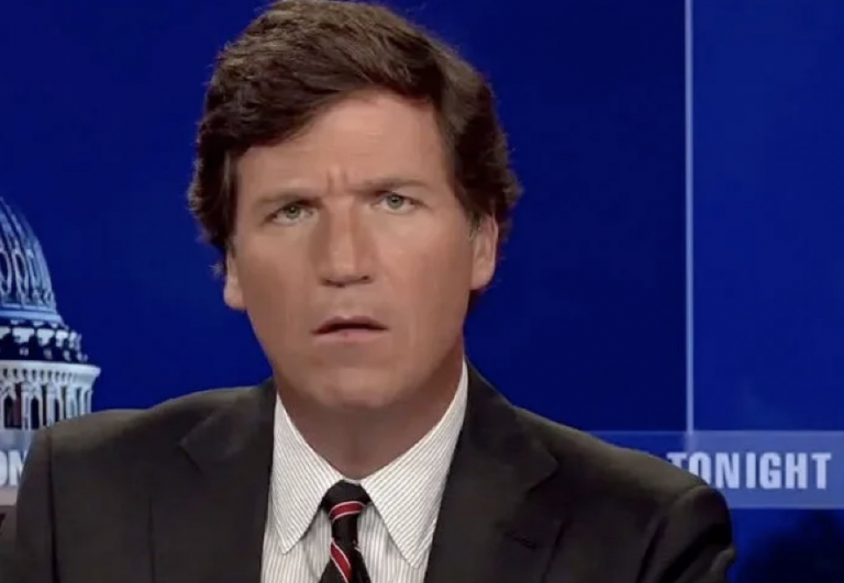 Πάταγος στις ΗΠΑ: Iδού γιατί το Fox News απέλυσε τον Τάκερ Κάρλσον!