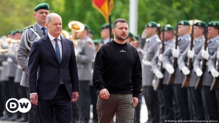 ΕΠΑΝΑΛΗΨΗ ΣΤΟ ΠΕΔΙΟ ΓΙΑ ΝΑ ΜΑΘΟΥΝ ΟΙ ΓΕΡΜΑΝΑΡΑΔΕΣ ΤΙ ΑΚΡΙΒΩΣ ΤΟΥΣ ΠΕΡΙΜΕΝΕΙ- ΓΝΩΡΙΖΟΝΤΑΣ ΟΤΙ ΟΙ ΓΕΡΜΑΝΟΙ ΕΙΝΑΙ ΕΝΑΣ ΠΡΩΚΤΙΚΟΣ ΛΑΟΣ