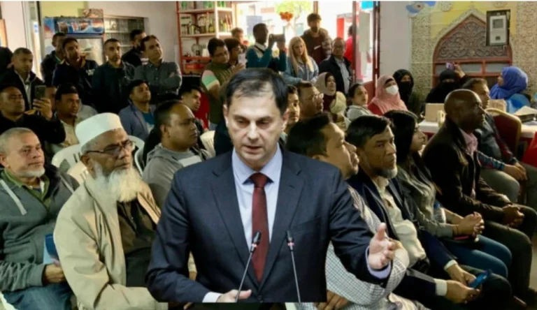 Αίσχος και ξεφτίλα! Λ@θρομουσουλμάνοι από το Μπαγκλαντές και το Πακιστάν φώναζαν σε συγκέντρωση υπέρ του Χάρη Θεοχάρη! Μετατρέπει την Ελλάδα σε Αφγανιστάν ο πολιτικός προδότης για να μαζέψει ψήφους