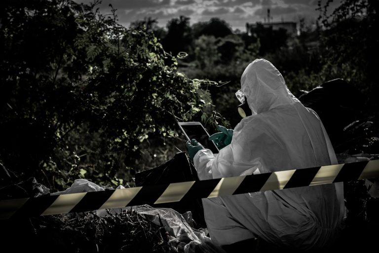 «Σεισμός» με την αποκάλυψη επιστήμονα: ΗΠΑ και Κίνα έφτιαξαν ΔΥΟ κορωνοϊούς ξεχωριστά