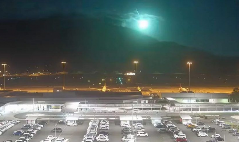 Απίστευτο βίντεο: Πτώση μετεωρίτη κάνει τη νύχτα μέρα στην Αυστραλία