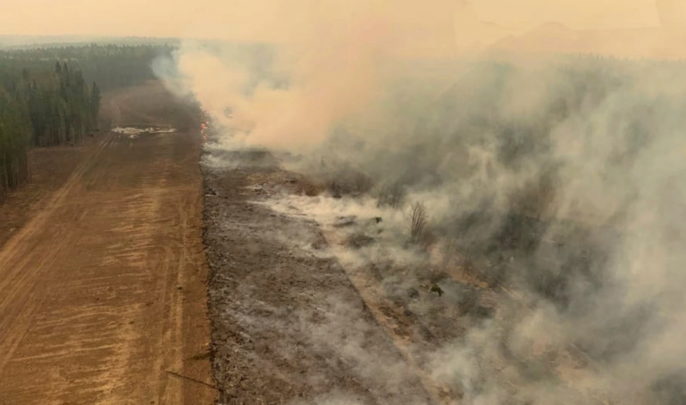Πύρινη κόλαση στον Καναδά – Σχεδόν 30.000 άνθρωποι έχουν απομακρυνθεί από τα σπίτια τους