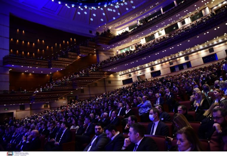 Πανδημία 2.0: «Θα μας κλειδώσουν όλους μέσα και θα πετάξουν το κλειδί»