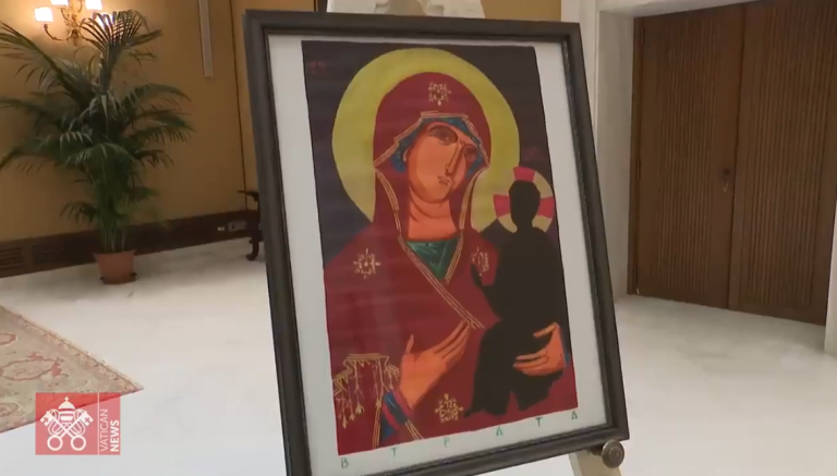 Μεγάλο σατανοσκυλο ο Ζελενσκι δείτε τι δώρο εκανε στον Πάπα και εκείνος το δέχθηκε.