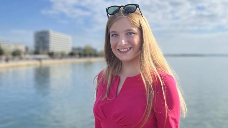 «Σκέφτηκα ότι ήρθε το τέλος μου, δεν είναι ρατσιστικό παραλήρημα» λέει η 23χρονη που κινδύνεψε με βιασμό από τρεις αλλοδαπούς στη Θεσσαλονίκη