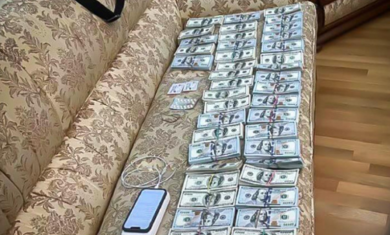 Ουκρανία: Επιασαν τον πρόεδρο του Ανωτάτου Δικαστηρίου με 3 εκατ. δολάρια από δωροδοκίες