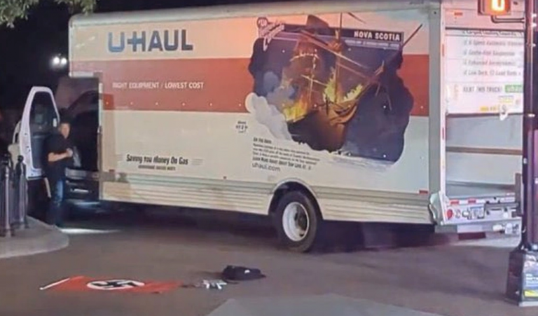 Ναζιστική σημαία είχε στο φορτηγό του ο άνδρας που έπεσε σε μπάρες στον Λευκό Οίκο