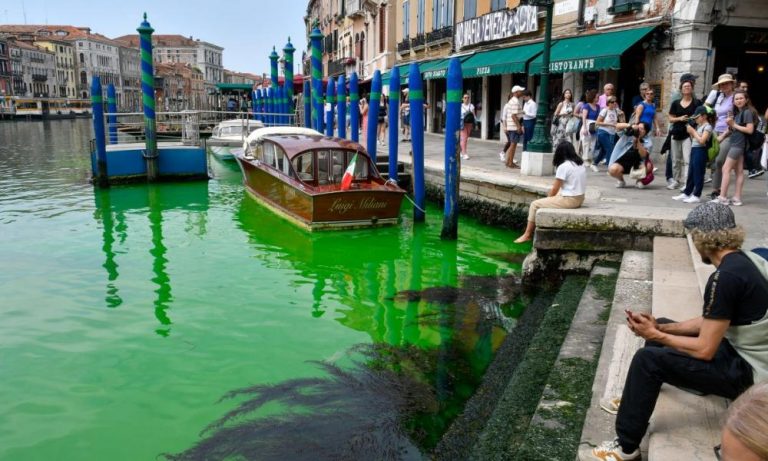 Τι συμβαίνει στη Βενετία; – Γιατί τα κανάλια άλλαξαν χρώμα;