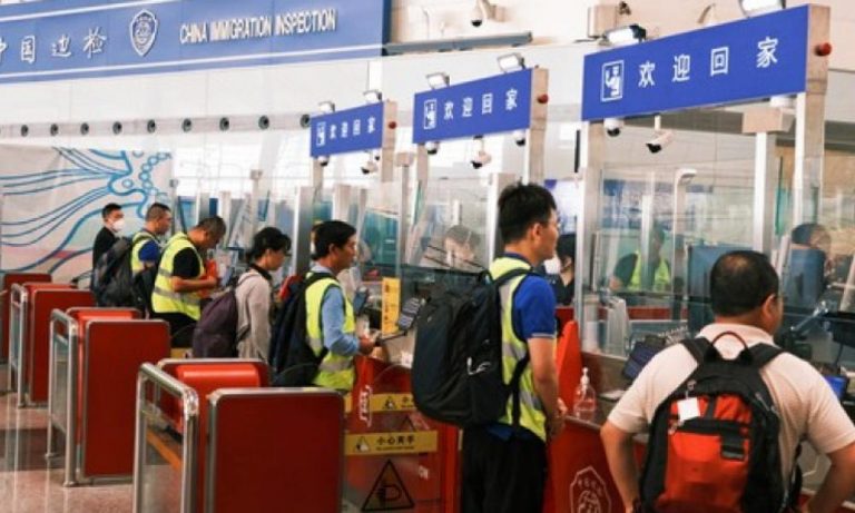 Reuters: Τι συμβαίνει στην Κίνα και επιβάλλεται απαγόρευση εξόδου από την χώρα σε χιλιάδες πολίτες