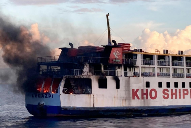 Πυρκαγιά σε πλοίο στις Φιλιππίνες με 65 επιβάτες