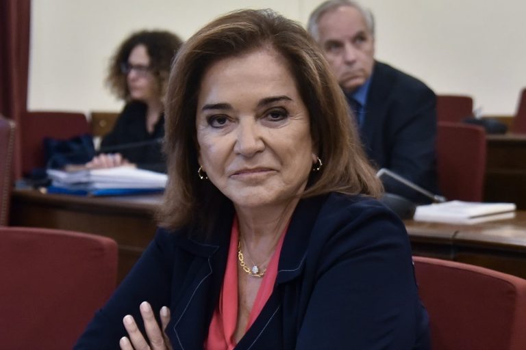 Ντόρα Μπακογιάννη: «Εφεύρεση ο Χριστιανισμός όπως και το διαδίκτυο»