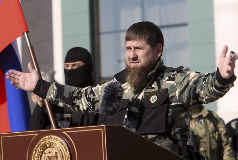 Ο Τσετσένος ηγέτης Καντίροφ δηλώνει έτοιμος να βοηθήσει στην καταστολή της ανταρσίας της Wagner