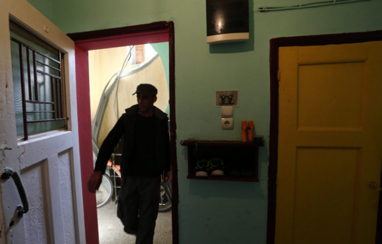 Μετά την Νέα Υόρκη και στην Ελλάδα: Πρόγραμμα για να βάζουν άλλους μέσα στα σπίτια σας