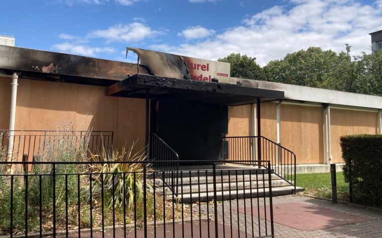 Εκβιασμός δημάρχου στη Γαλλία: Αρνείται να ανοικοδομήσει τα κατεστραμμένα, αν δεν καταδώσουν ο ένας τον άλλο