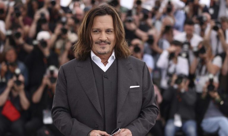 Τζόνι Ντεπ: Ανησυχία για την υγεία του – Λιποθύμησε σε δωμάτιο ξενοδοχείου πριν βγει στη σκηνή