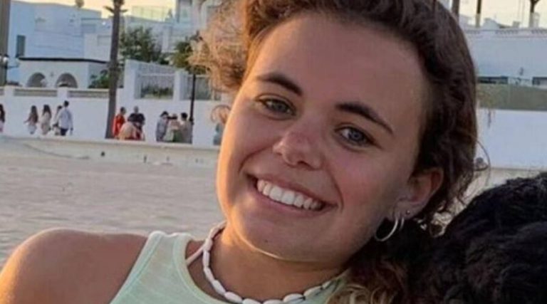 ΞΑΦΝΙΚΑ και ΑΙΦΝΙΔΙΑ έσκασε η καρδια της 16χρονης Elena Morales στη λέσχη του βόλεϊ