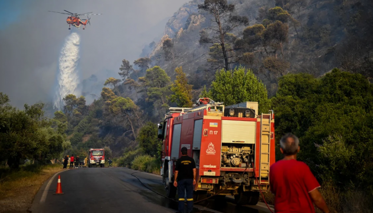 Φωτιά σε Κέρκυρα, Κάρυστο, Ρόδο: Συνεχίζεται η μάχη – Εκκενώθηκαν οικισμοί
