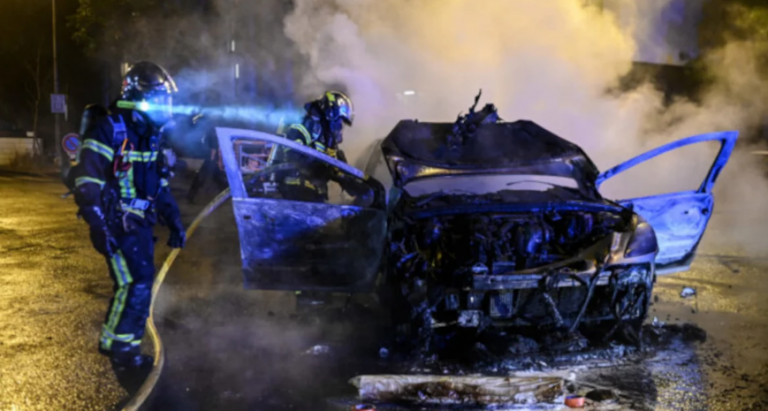 Ταραχές στη Γαλλία: Νεκρός 24χρονος πυροσβέστης, προσπαθούσε να κατασβέσει φωτιά σε οχήματα