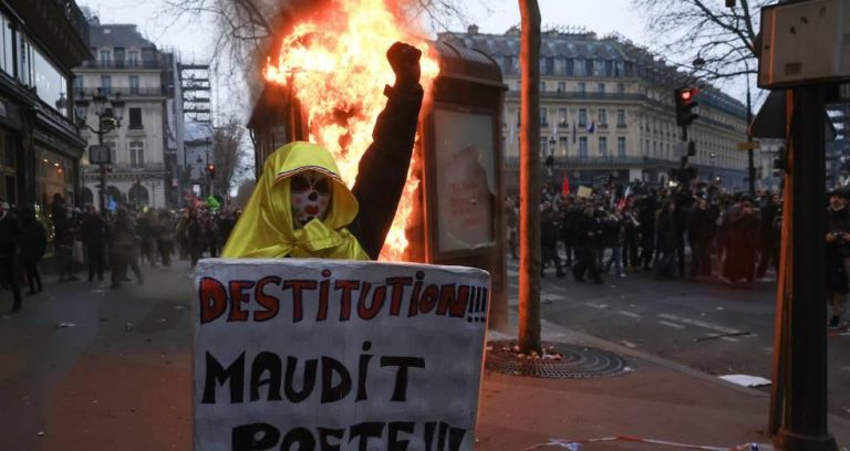 6η νύχτα ταραχών στη Γαλλία: Στις φλόγες 1.000 κρατικά και δημοτικά κτίρια, παρά την «πανστρατιά» της αστυνομίας