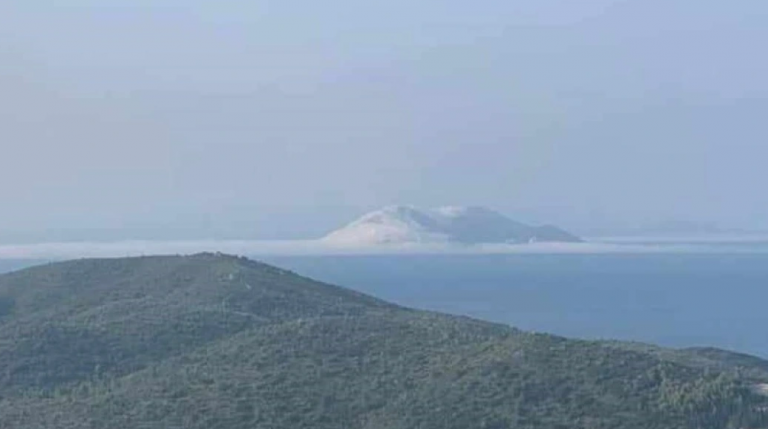 Ιθάκη: «Λευκό πέπλο» σκέπασε την Άτοκο στο Ιόνιο