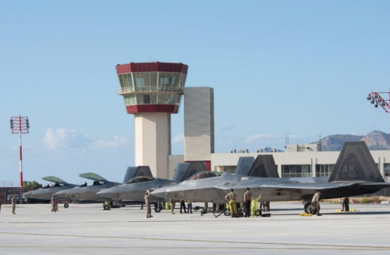 «Κάτι πυρηνικό πλησιάζει»! «Συναγερμός» από την Κρήτη με την έλευση του WC-135