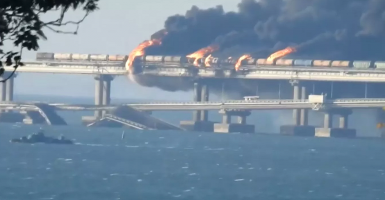 Απίστευτες εικόνες στη γέφυρα της Κριμαίας