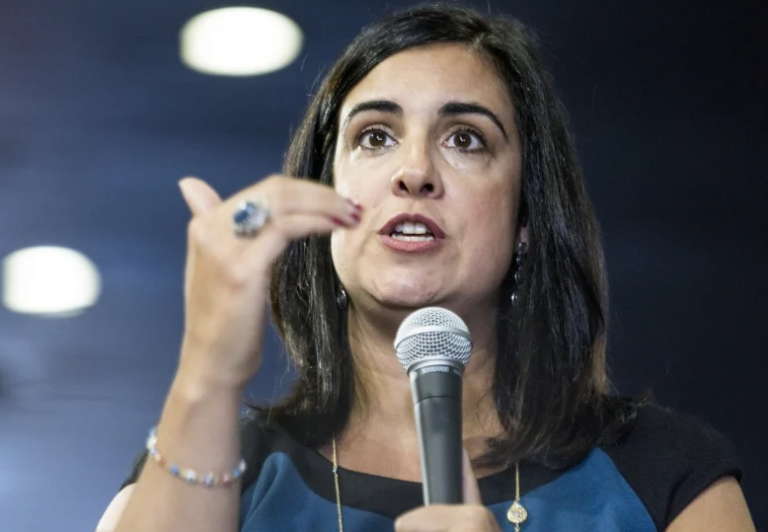 Τώρα ποιός είναι «ψεκασμένος»;;; Δείτε την Ελληνίδα Μαλλιωτάκη να ρεζιλεύει τους «ειδικούς» του COVID