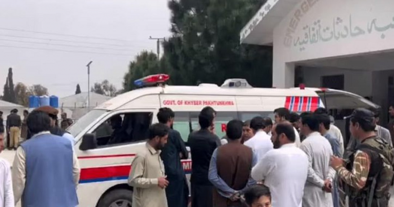 Πακιστάν: Οκτώ νεκροί τουρίστες και εννέα τραυματίες από πτώση βαν σε χαράδρα