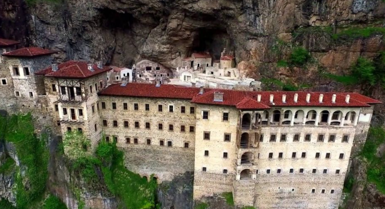 Παναγία Σουμελά: Αντιδρά η Αθήνα στην απόφαση της Άγκυρας να μην επιτρέψει την λειτουργία τον Δεκαπενταύγουστο