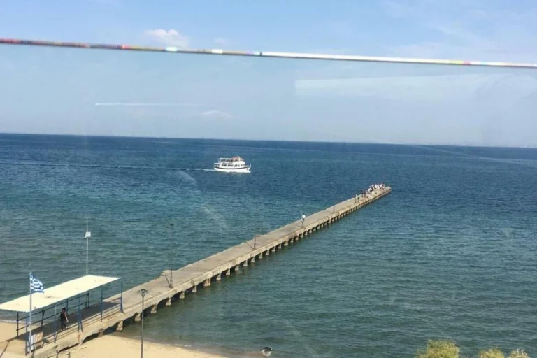 Παράλυτος έμεινε 19χρονος που έκανε βουτιά από προβλήτα στην Περαία Θεσσαλονίκης…