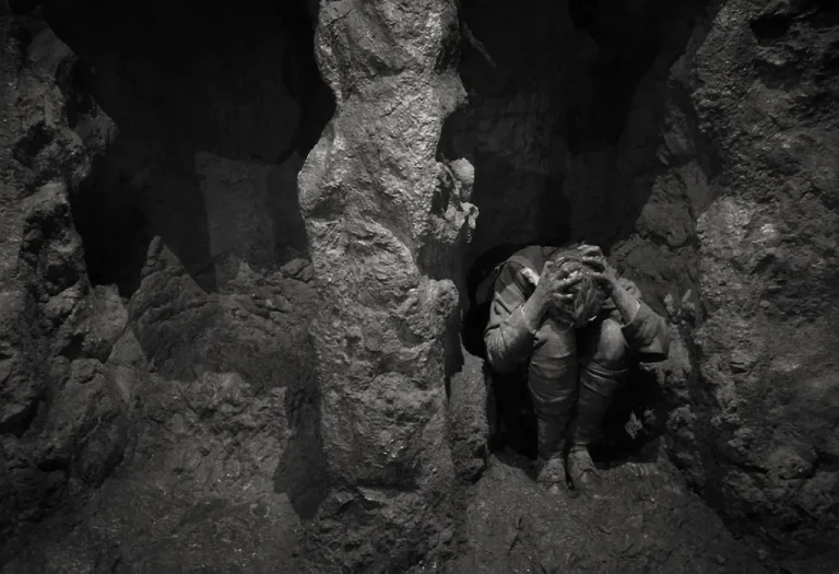 Στο χαράκωμα κάλυψη από τον συνδυασμό όπλων. Ένας Χριστιανός Οδυσσέας….