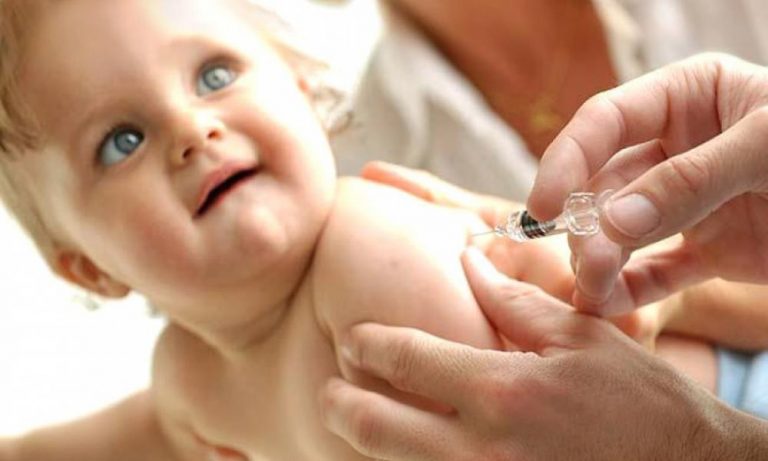Κομισιόν: Εγκρίθηκε το πρώτο εμβόλιο για βρέφη για τον αναπνευστικό συγκυτιακό ιό
