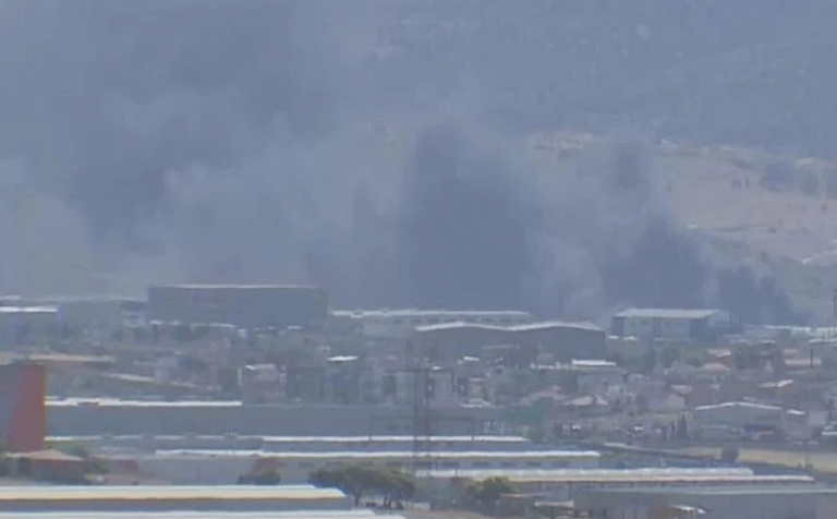 Νέα φωτιά τώρα στον Ασπρόπυργο – Καίει σε βιομηχανική περιοχή