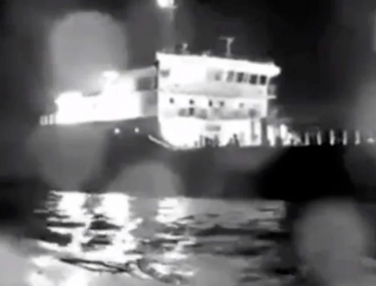 Πόλεμος στην Ουκρανία: Η στιγμή που θαλάσσιο drone χτυπά ρωσικό δεξαμενόπλοιο κοντά στη γέφυρα της Κριμαίας