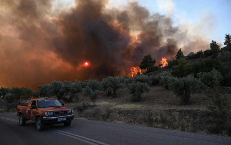 Φωτιά στη Ροδόπη – Εστάλη «112» για εκκένωση του χωριού Κασσιτέρα