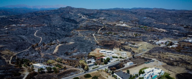 Ρόδος: «Κρανίου τόπος» μετά τη φωτιά – Κάηκε έκταση μεγαλύτερη από το Λονδίνο!Στον αέρα κυκλοφορεί 1 μεγατόνος CO2!