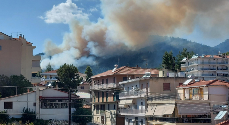 Πυρκαγιά στην Τρίπολη – Ενισχύθηκαν οι δυνάμεις της πυροσβεστικής