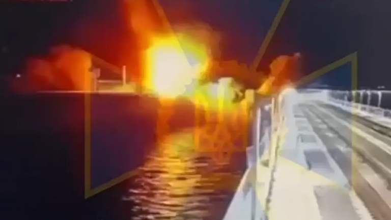 Γέφυρα της Κριμαίας: Βίντεο από το ουκρανικό χτύπημα με «πειραματικό» θαλάσσιο drone τον Ιούλιο