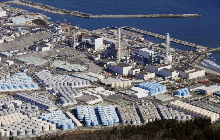 Η Ιαπωνία ρίχνει ραδιενεργό νερό από τον πυρηνικό σταθμό Φουκουσίμα στον Ειρηνικό Ωκεανό και στην Κίνα αγοράζουν μαζικά αλάτι γιατί φοβούνται ότι το αλάτι θα γίνει ραδιενεργό!