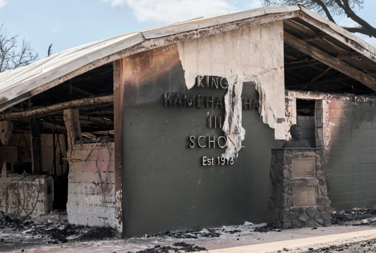 Εκατοντάδες παιδιά αγνοούνται από τα δημόσια σχολεία της Λαχάινα δύο εβδομάδες μετά την πυρκαγιά του Μάουι στη Χαβάη.