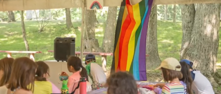 Ήρθαν οι κατασκηνώσεις για παιδιά ΛΟΑΤΚΙ 5-13 ετών