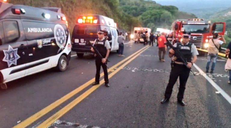 Μεξικό: Τουλάχιστον 20 νεκροί από την πτώση λεωφορείου σε χαράδρα