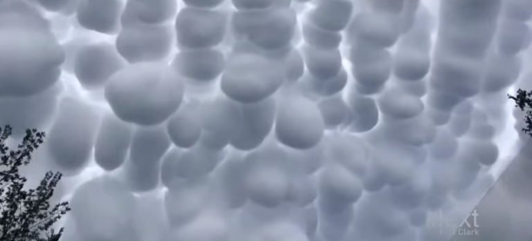 Κίνα: Απόκοσμο σκηνικό δημιούργησαν τα εντυπωσιακά σύννεφα mammatus