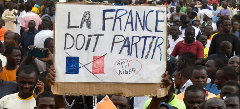 Το υποστηριζόμενο από τη Ρωσία πραξικόπημα στο Νίγηρα θα μπορούσε να οδηγήσει σε πόλεμο ΗΠΑ και Ευρώπη