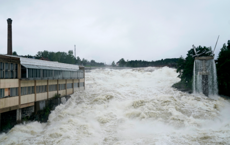 Νορβηγία: Δραματικές στιγμές στη χώρα από τις πλημμύρες – Τα νερά παρασύρουν τα πάντα στο πέρασμά τους